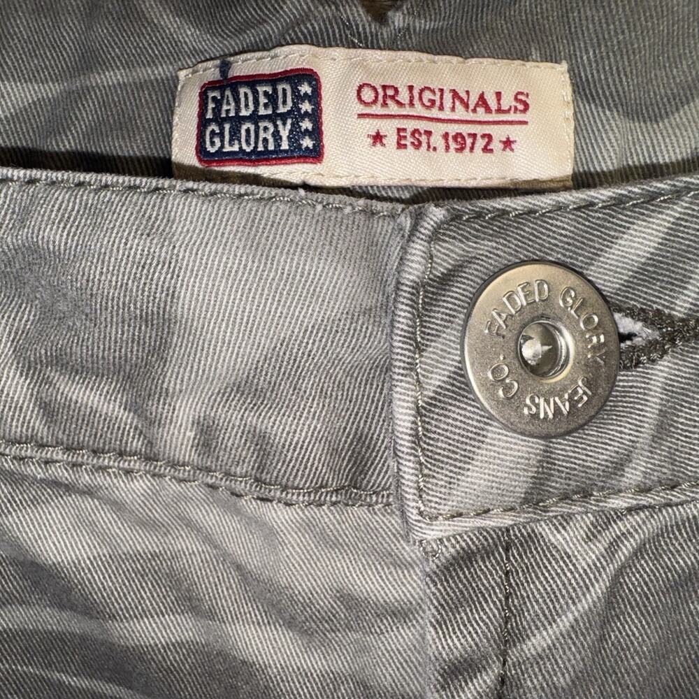 Vintage Faded Glory Originals Capri Jeans - Size 6- Tropical Camo - Picture 3 of 9
